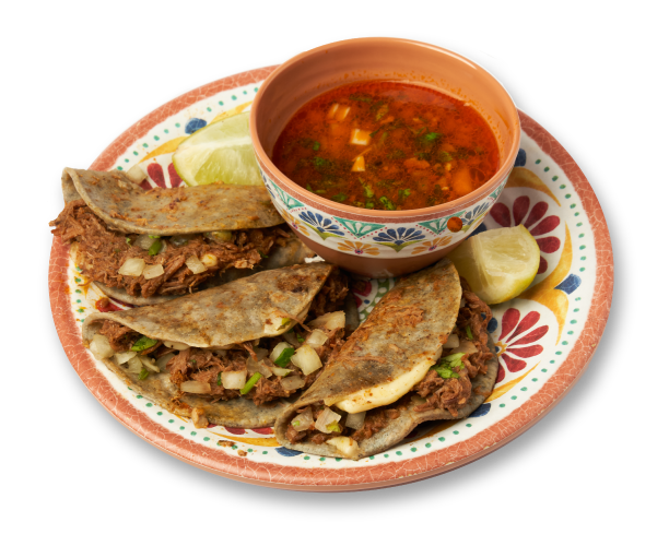 Tacos de birria de Takool servidos con salsa